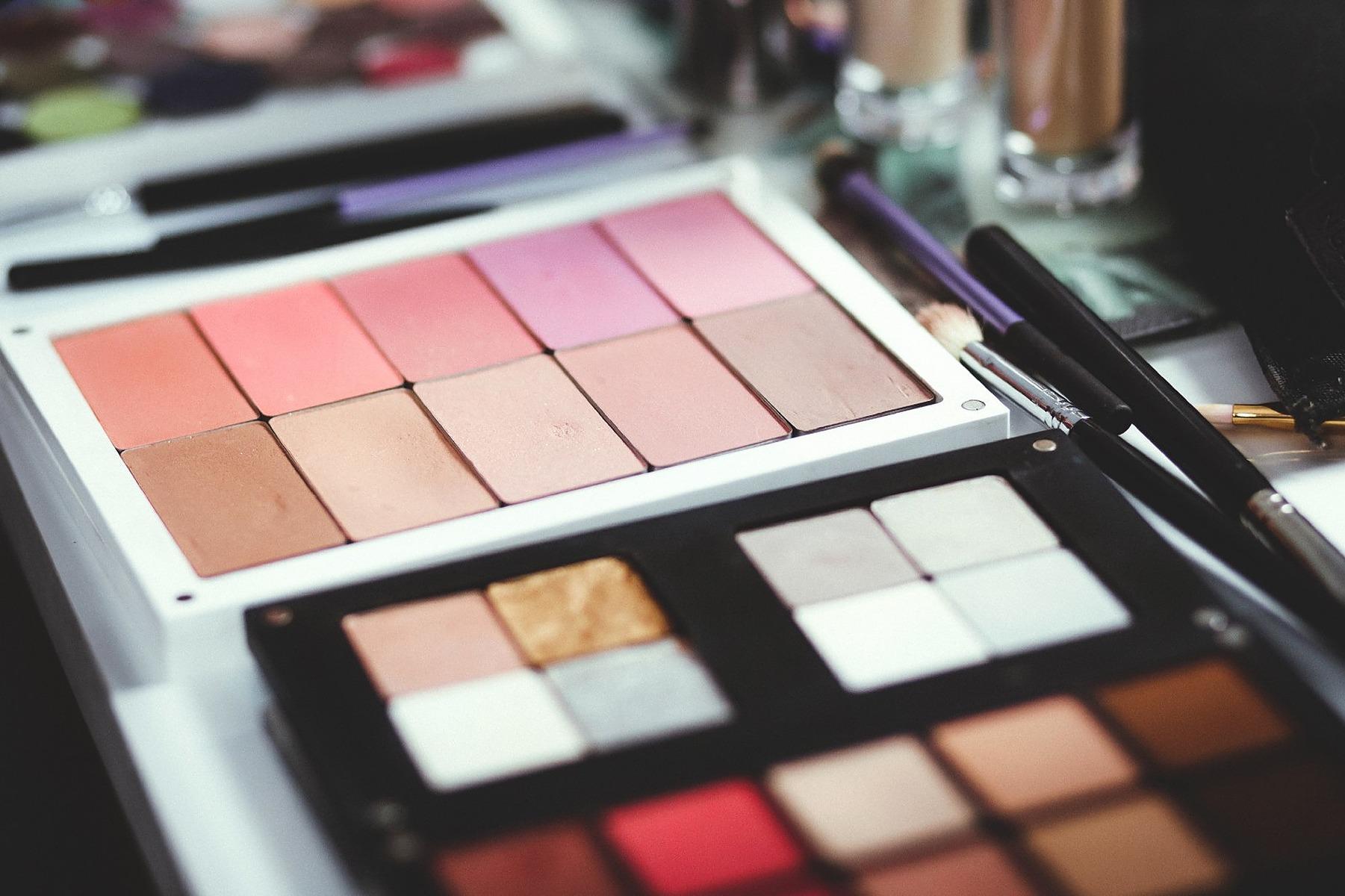 Featured image for What Does Choosing and Applying Eyeshadow Teach us About Coding?